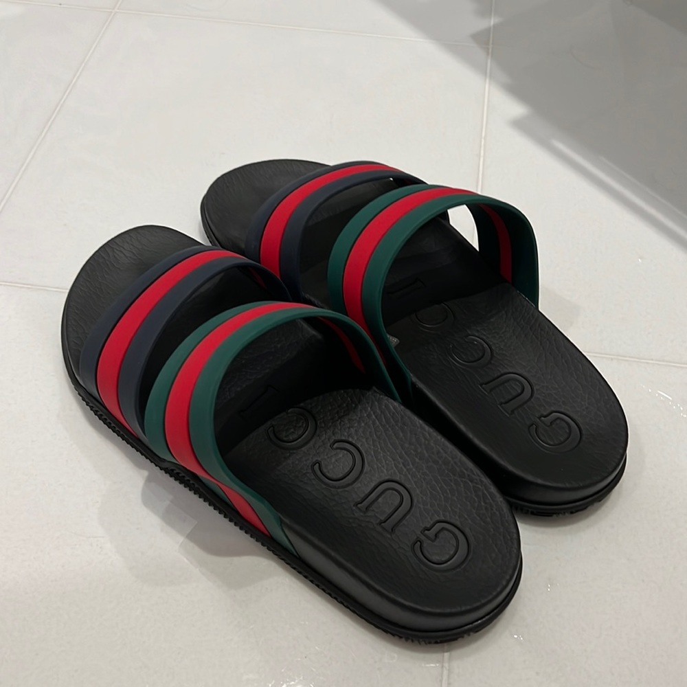 Mens size 10 Gucci sandals